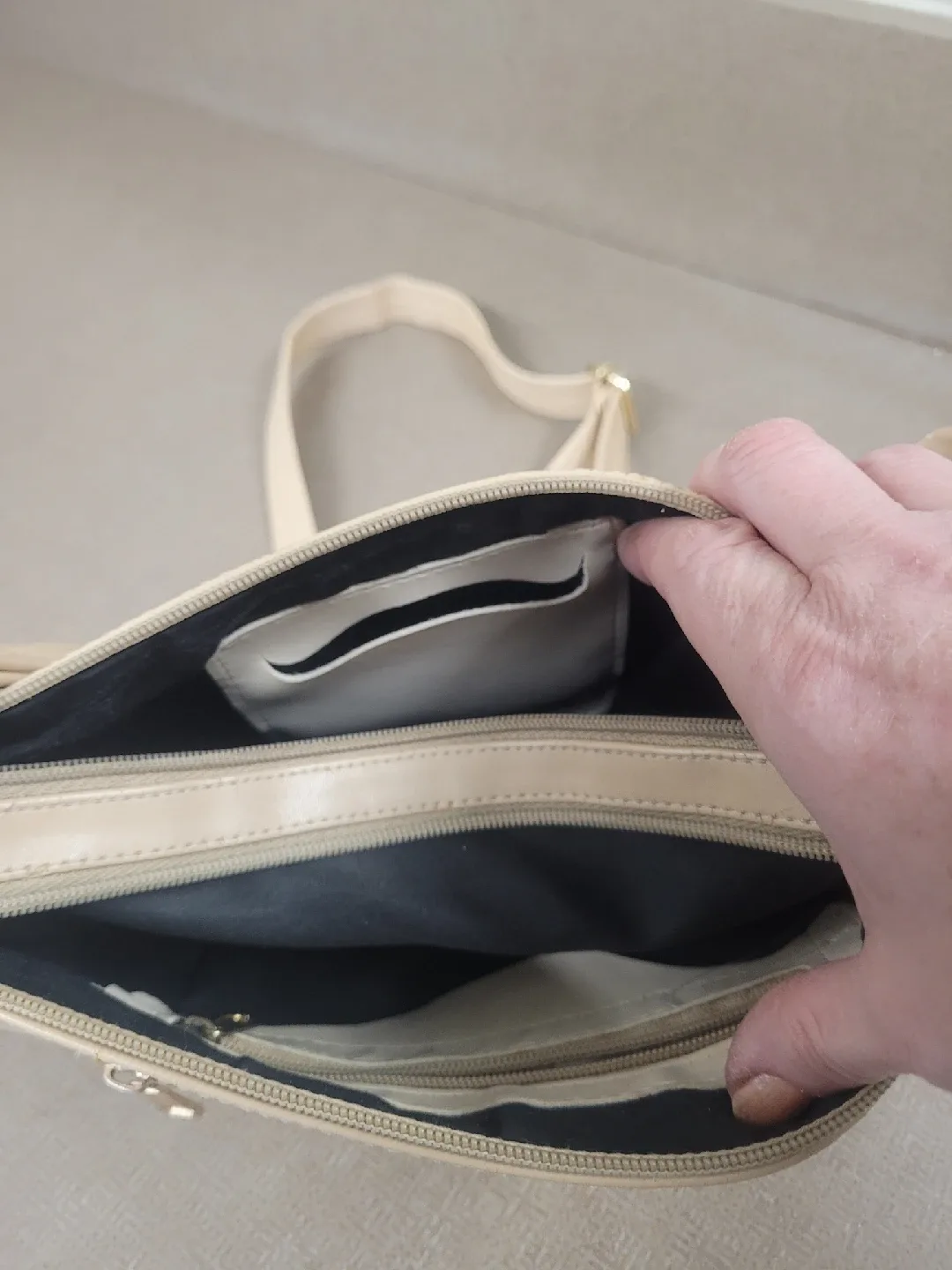 Michael Kors Cream Shoulder Bag🥕 image indicator(3)