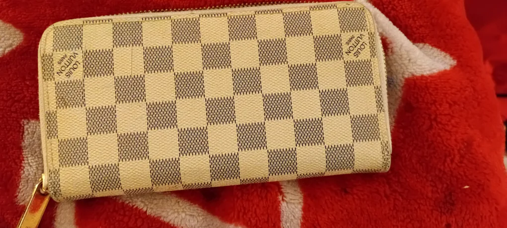 Louis Vuitton Damier Azur Zippy Wallet image indicator(3)