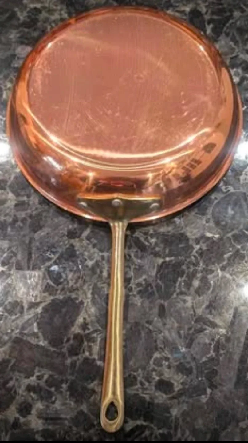 2 Vintage Copper Skillets with Brass Handles image indicator(4)