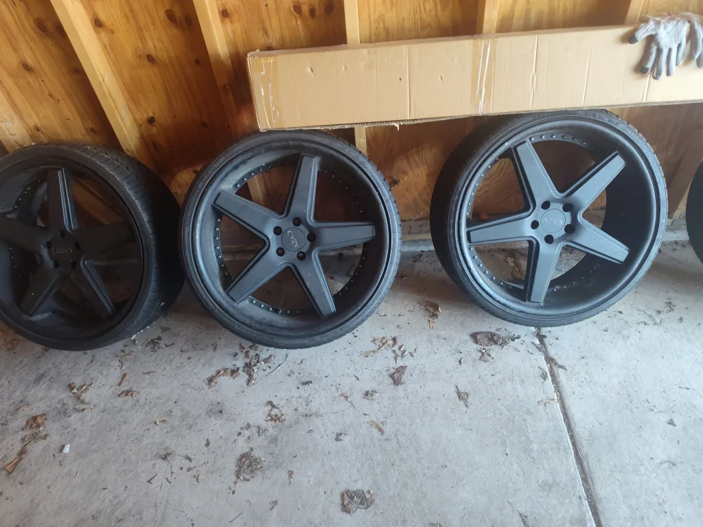 Set of Wheels - Black Rims image indicator(5)