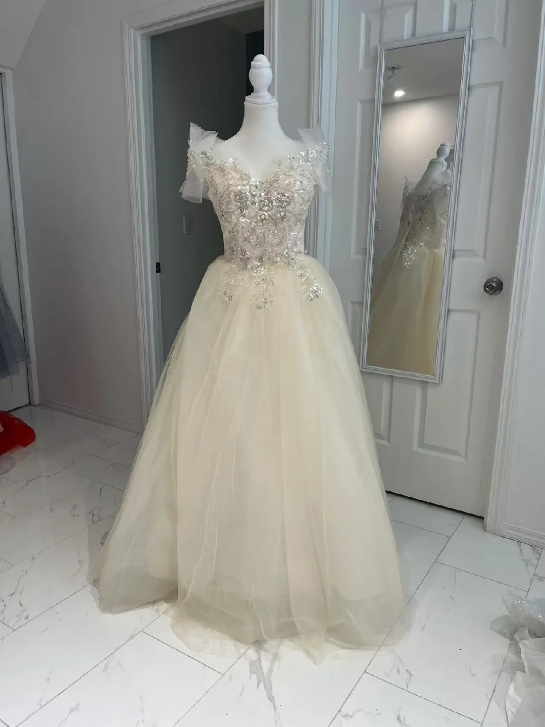 Various Wedding Dress - Clearance image indicator(2)