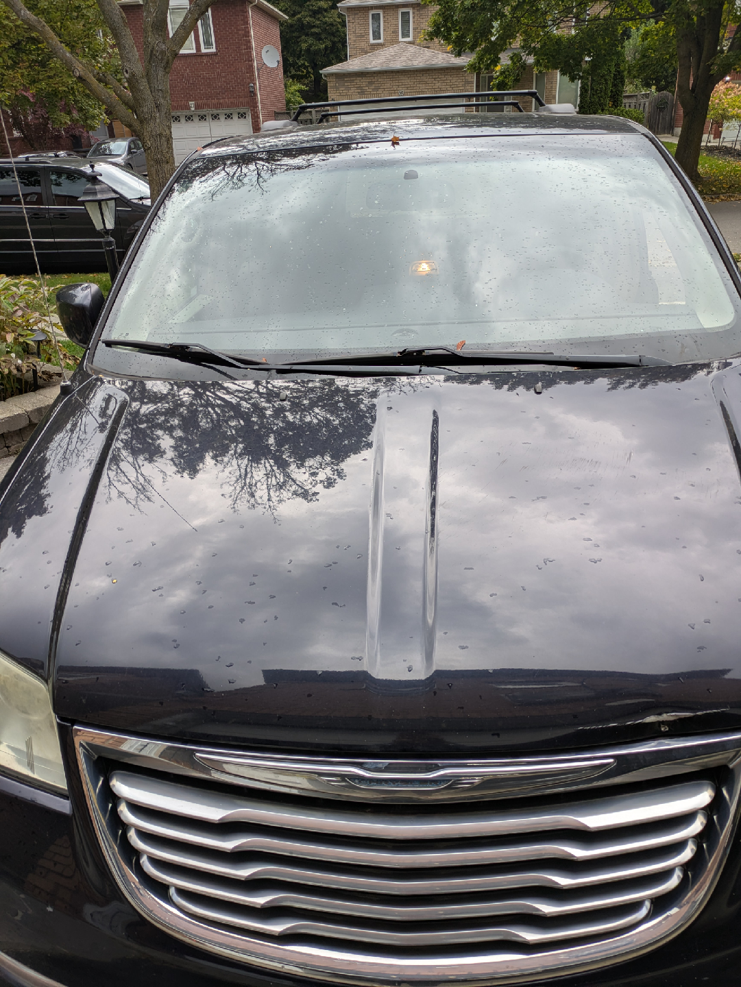Chrysler Town & Country Minivan - photo 3
