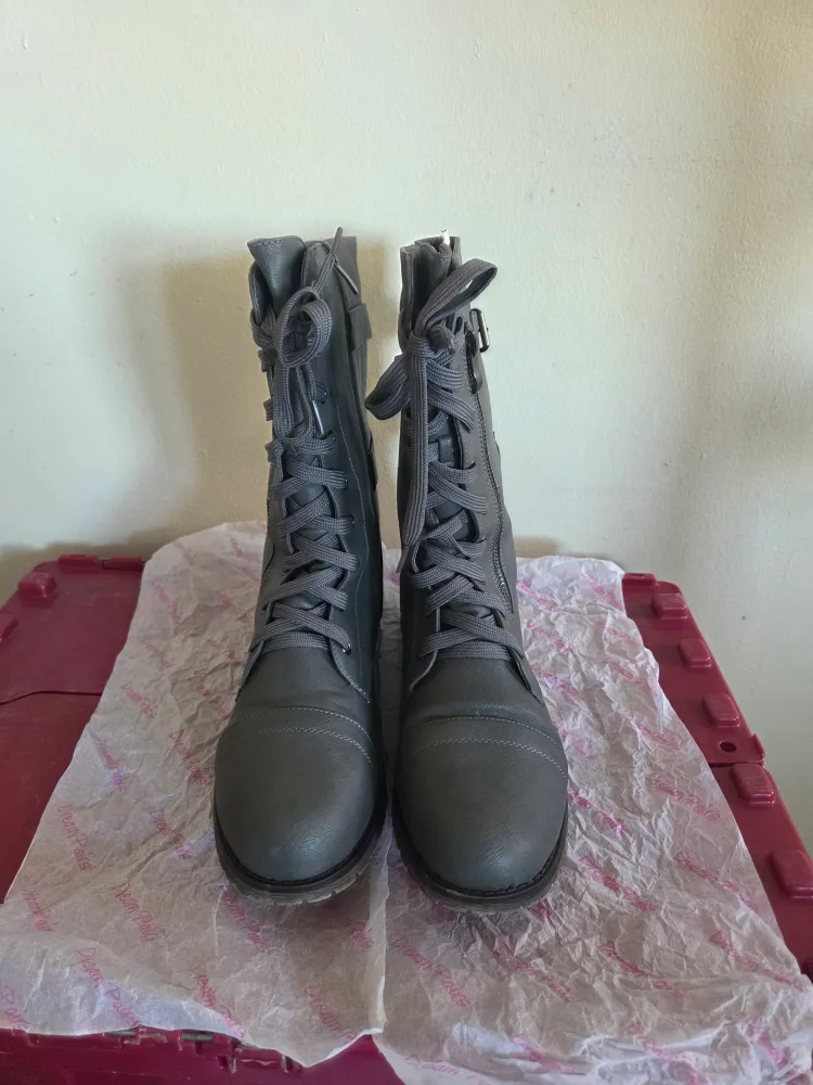 Dream Pairs Gray Lace-Up Boots, Size 12 image indicator(2)