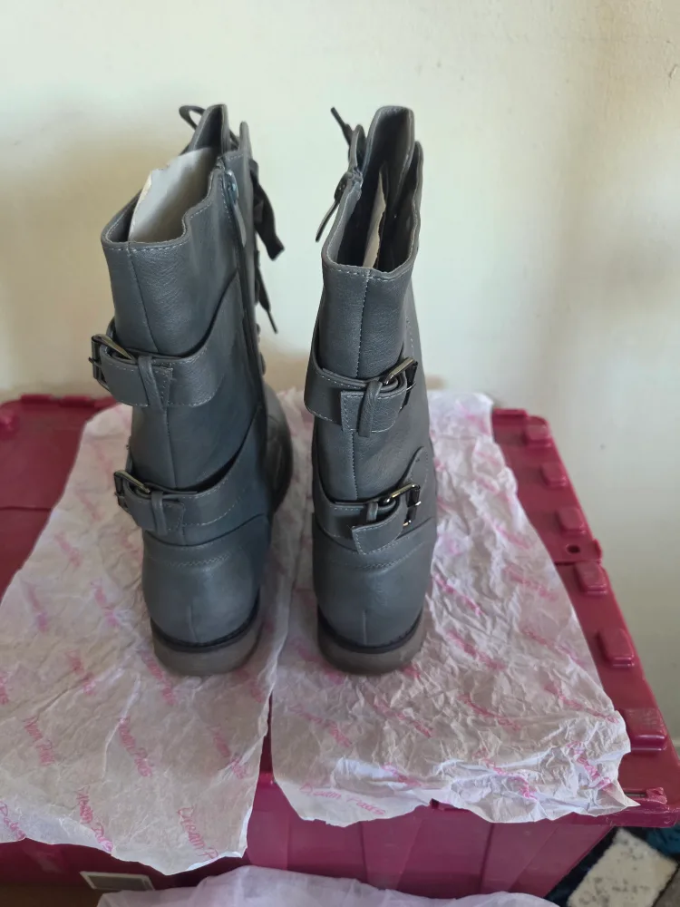 Dream Pairs Gray Lace-Up Boots, Size 12 image indicator(4)