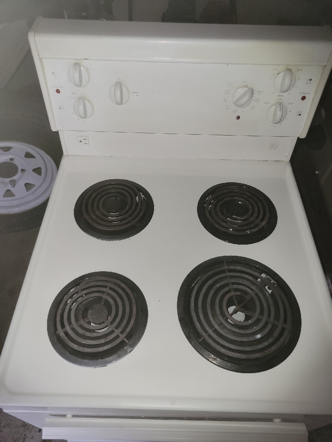 White Electric Coil Top Range - photo 2