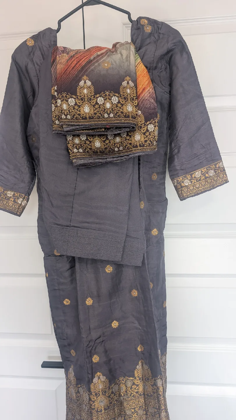 Grey Salwar Kameez Suit image indicator(2)