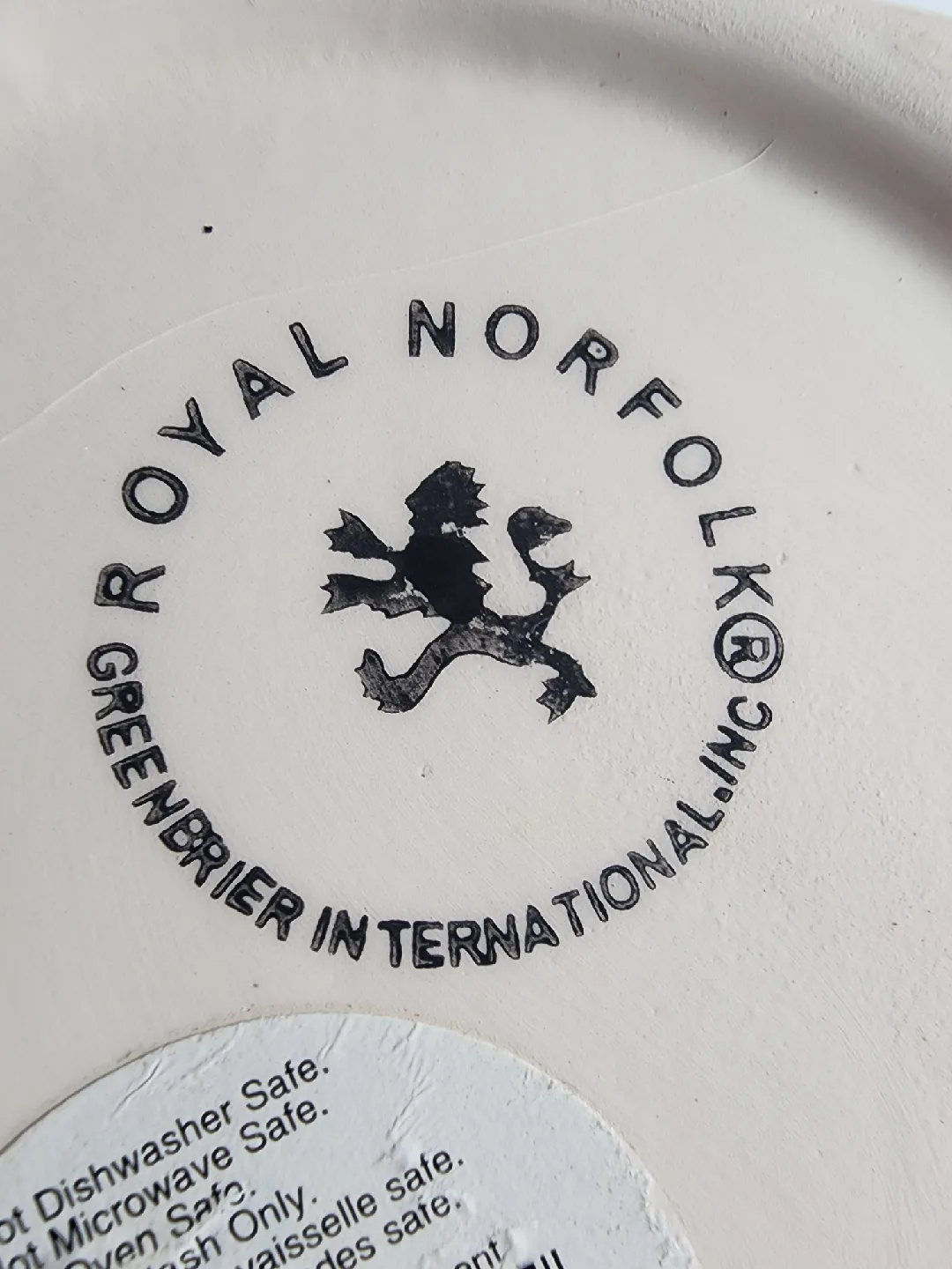 Royal Norfolk Santa Face Bowl image indicator(5)