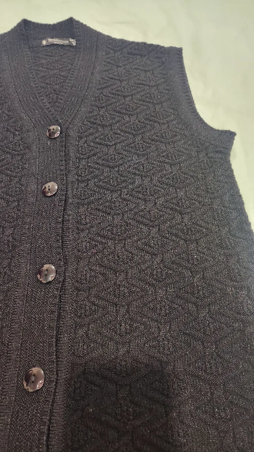 Female Black Knit sweater sleeveless image indicator(2)