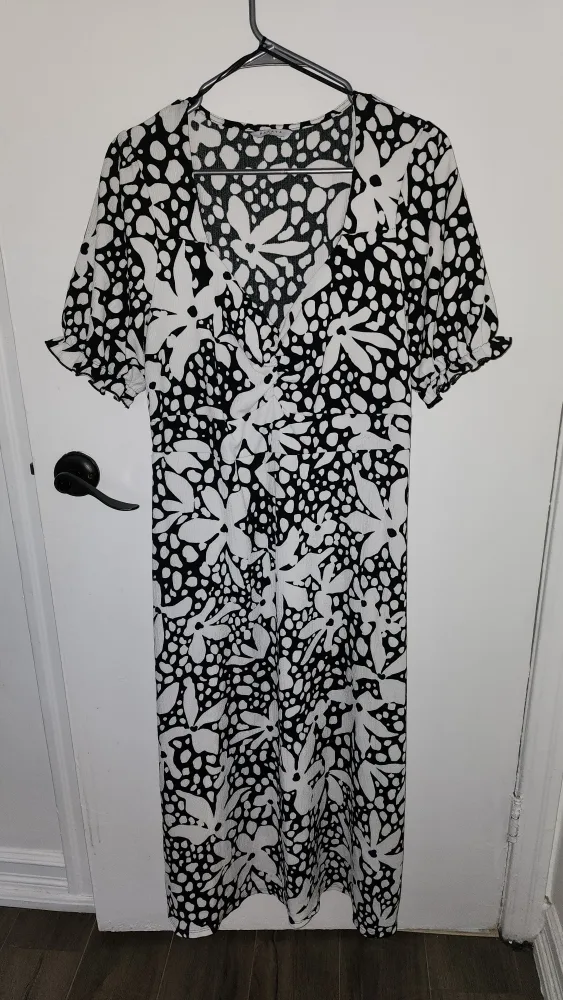 Black & White Floral Dress thumbnail