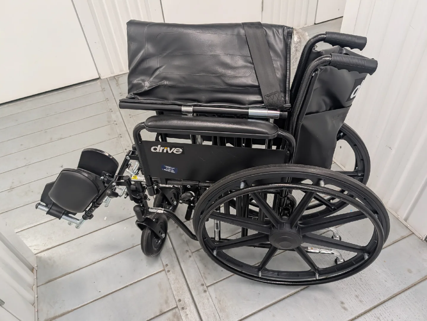 Drive Wheelchair with Leg Rests image indicator(2)
