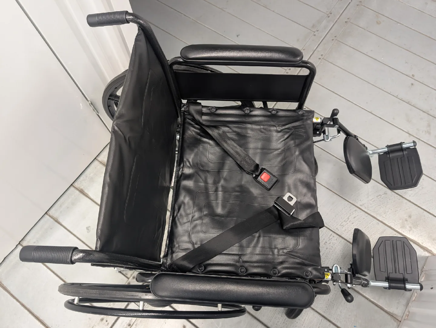 Drive Wheelchair with Leg Rests image indicator(4)