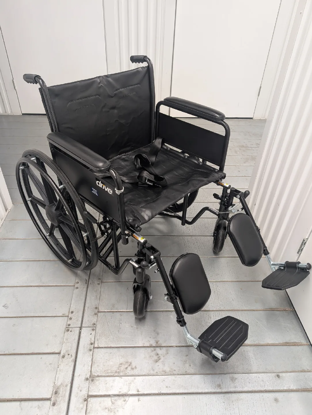 Drive Wheelchair with Leg Rests image indicator(7)