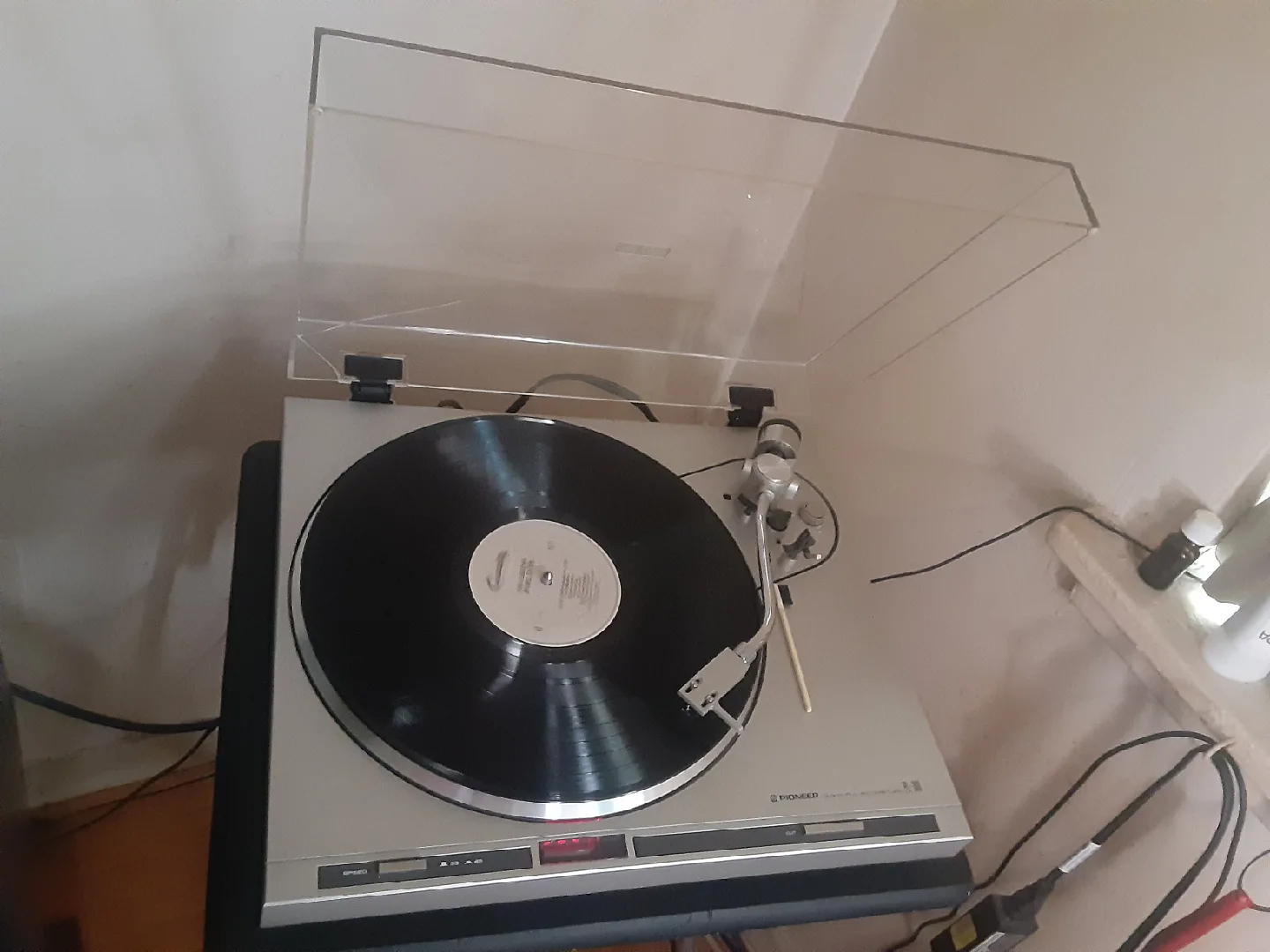 vintage Pioneer PL-300 Quartz Auto-Return Turntable thumbnail