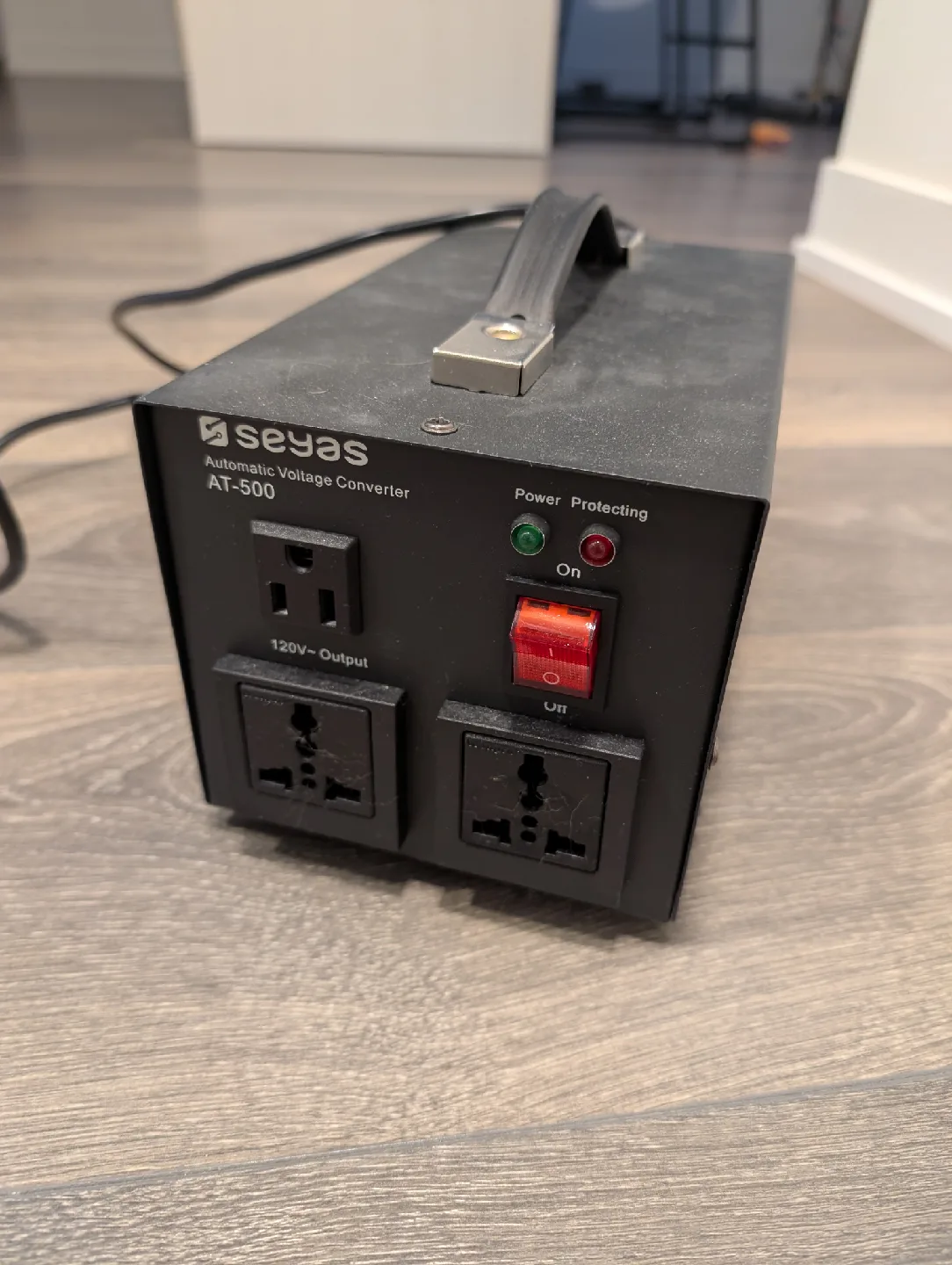 Seyas AT-500 Automatic Voltage Converter image indicator(2)