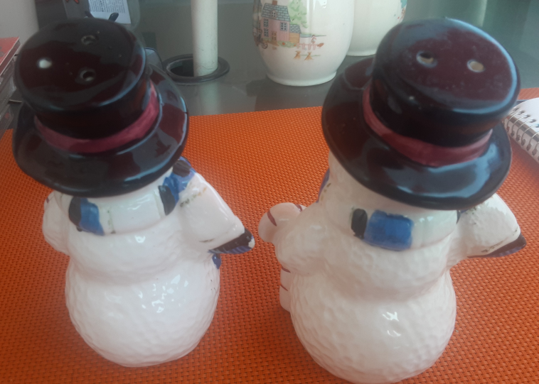 Vintage Snowman Salt and Pepper Shakers - photo 3