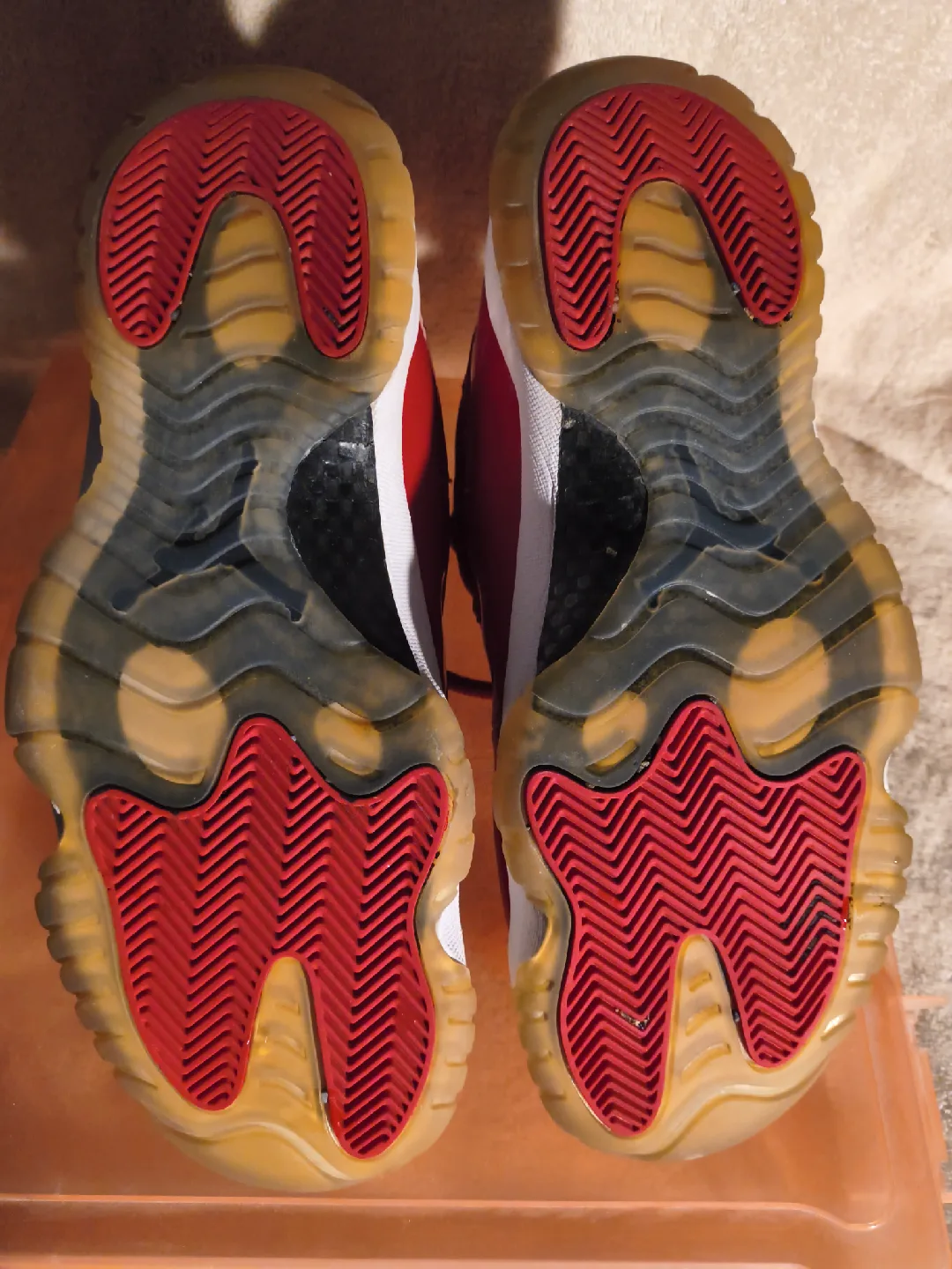 Air Jordan 11 Retro Win Like '96 Red image indicator(2)