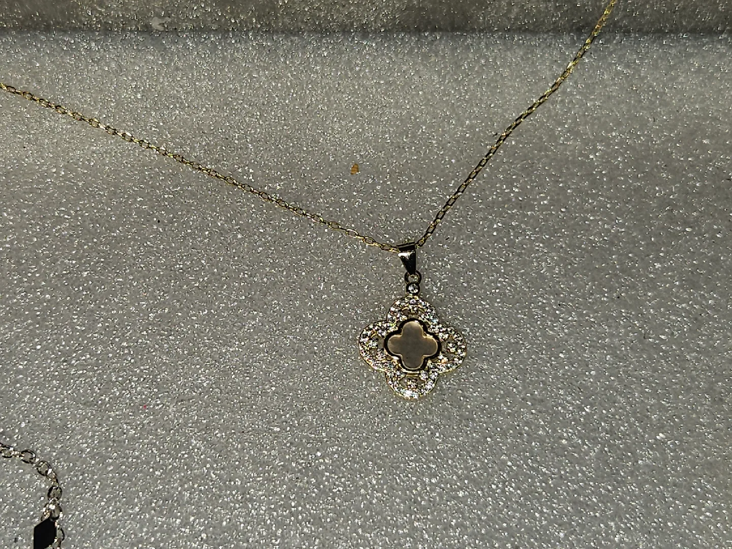 Jewellery Set: Necklace, Bracelet, Earrings image indicator(5)