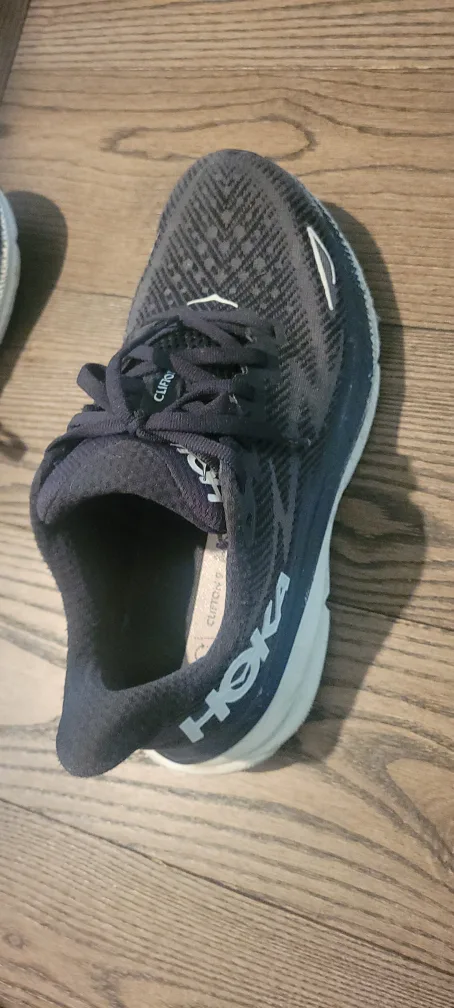 Hoka Clifton 9 Running Shoes - US 7 image indicator(2)