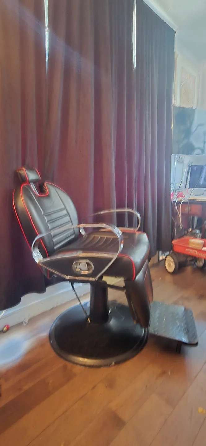 Used Barber Chair - Black image indicator(2)