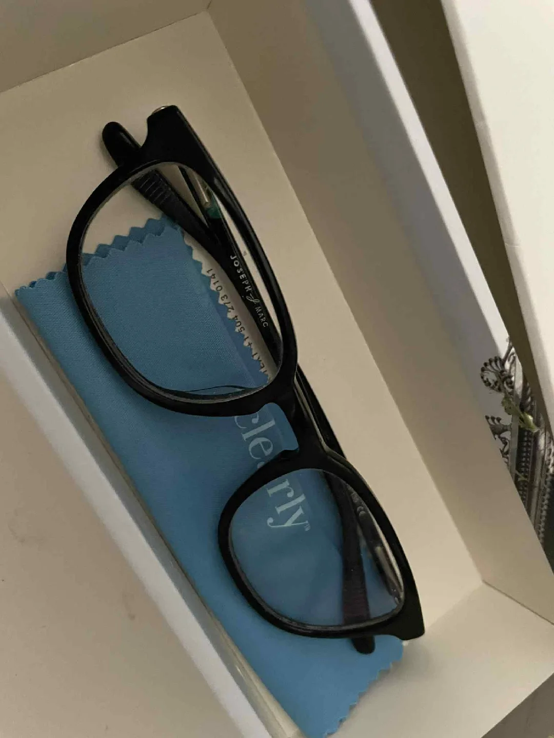 Black Eyeglasses image indicator(4)