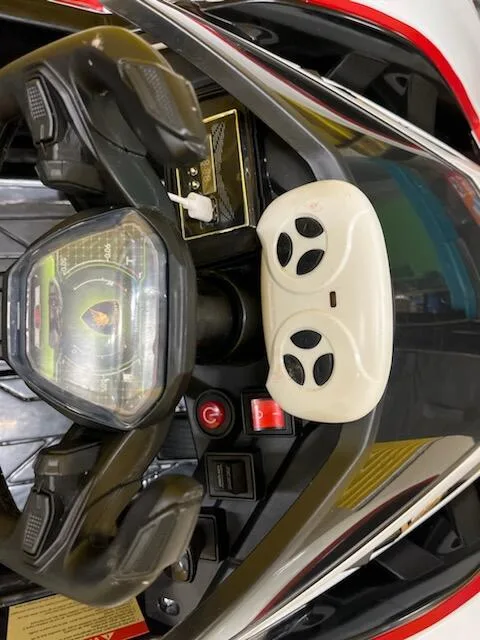 Lamborghini Kids Ride-On Car image indicator(5)