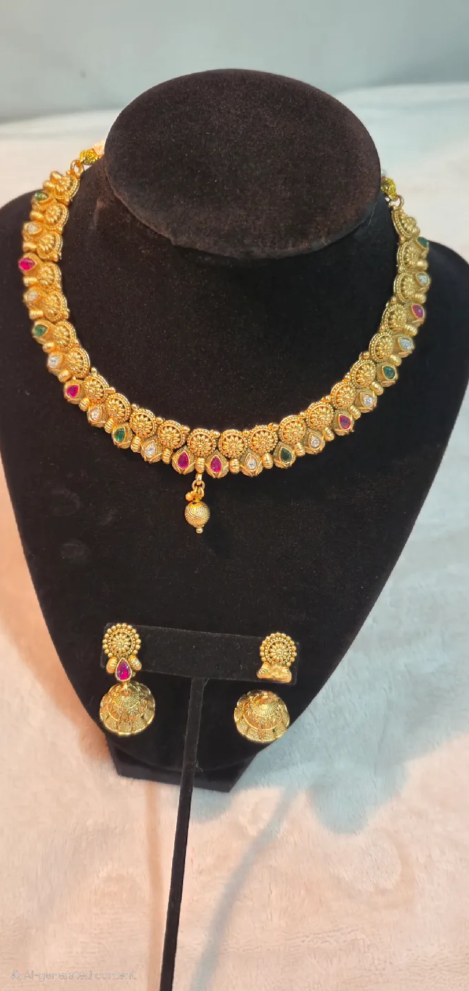 Temple-style necklace with matching jhumka earrings ❤️