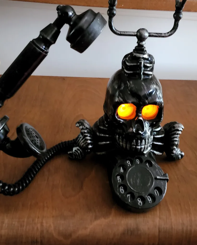 Halloween Skull Telephone Prop Decoration image indicator(4)