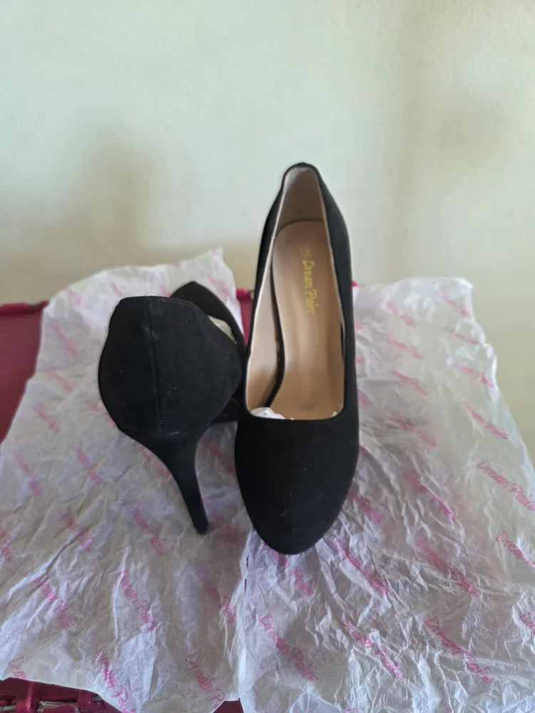 Dream Pairs Black Heels, Size 9 image indicator(3)