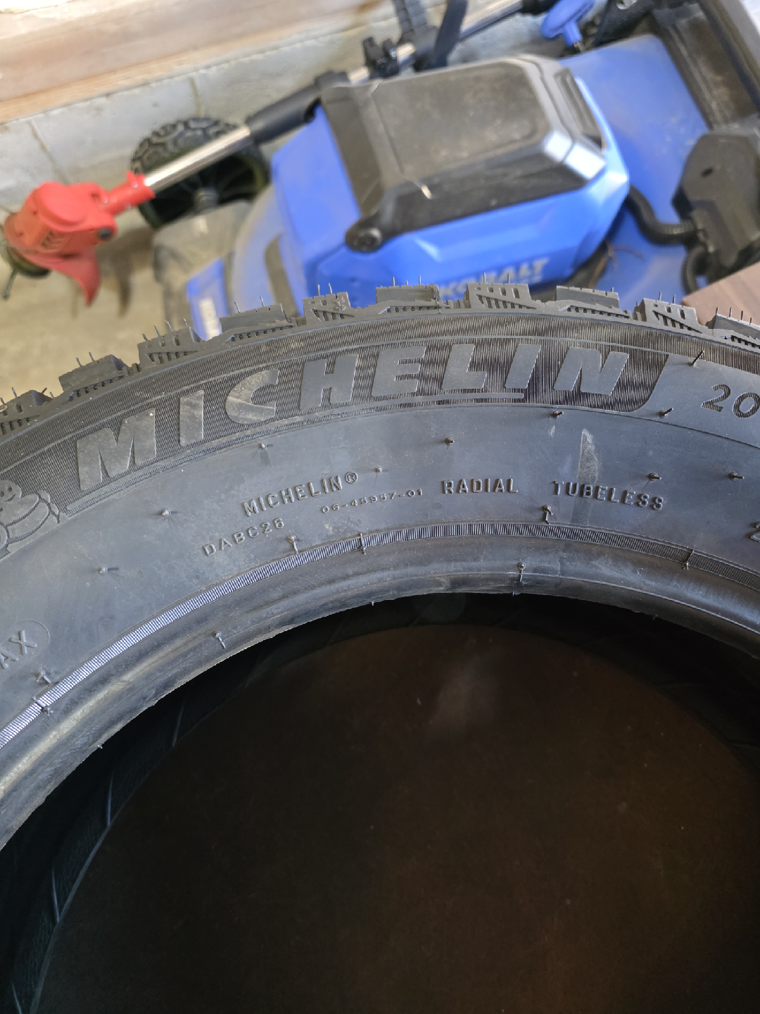 Michelin 205/60R16 Winter Tire - photo 3