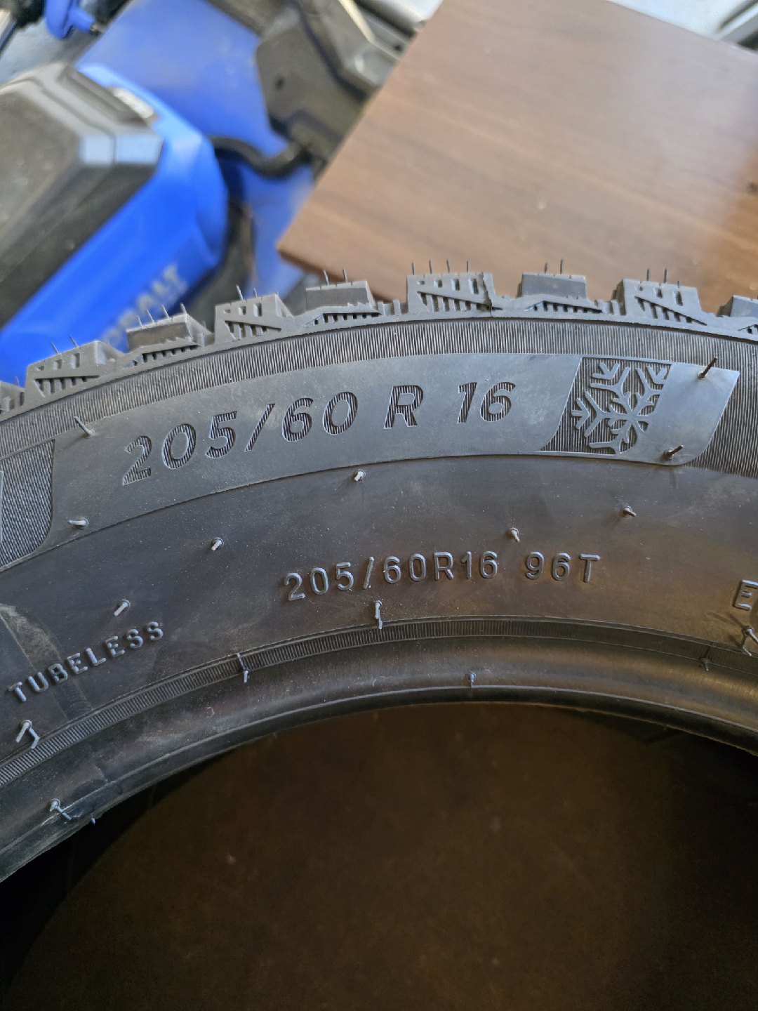 Michelin 205/60R16 Winter Tire - photo 4