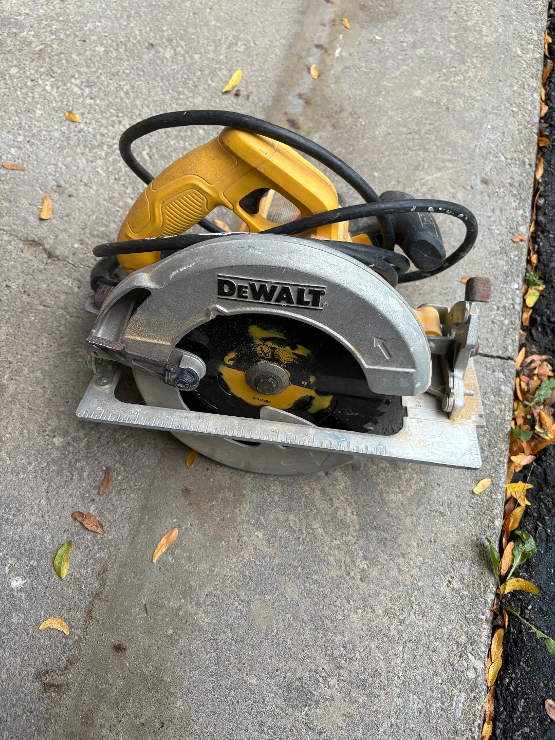 DeWalt Circular Saw image indicator(2)