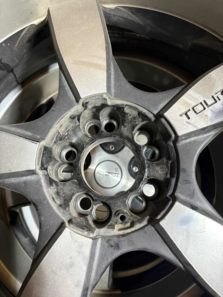 Used Touren Rims & Tires - 285/35R22 image indicator(3)