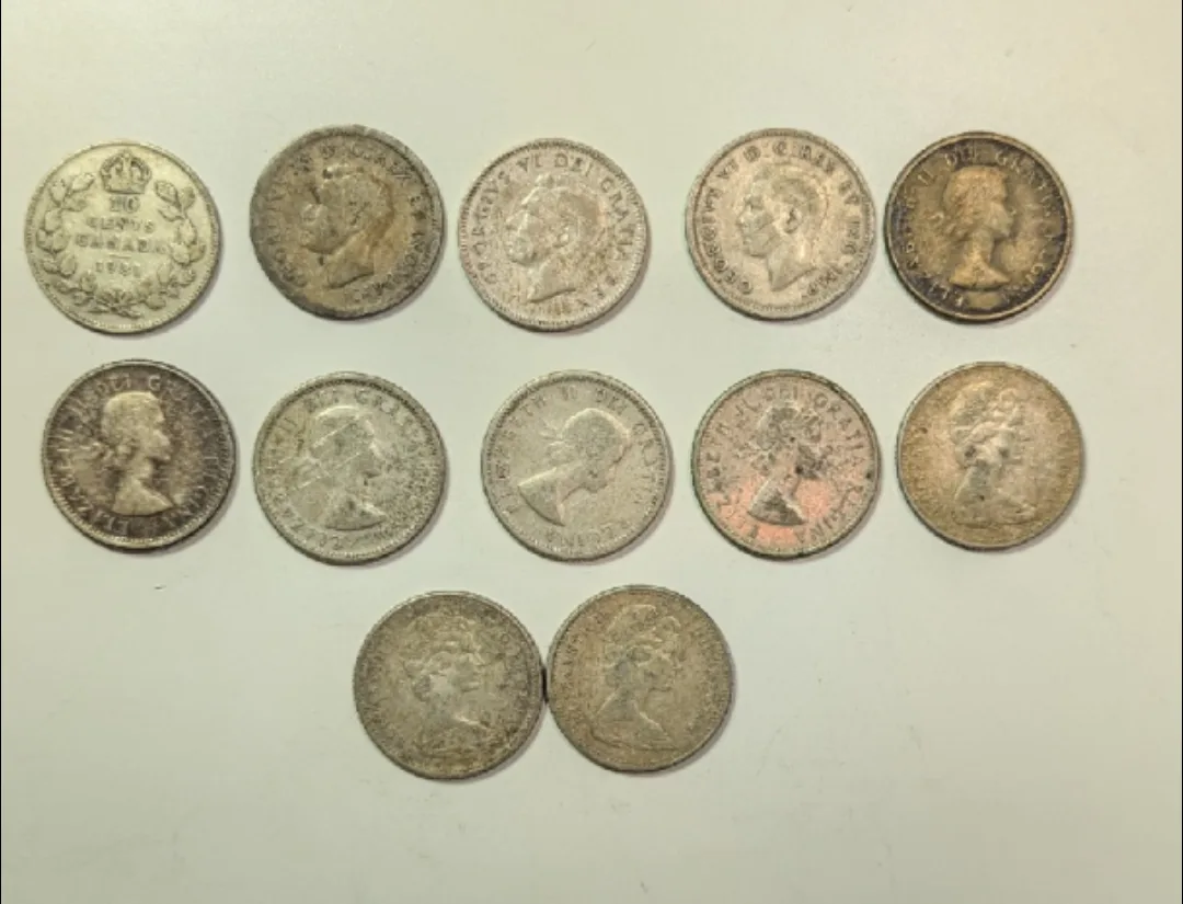 12 Vintage Canadian Silver Dime's image indicator(2)