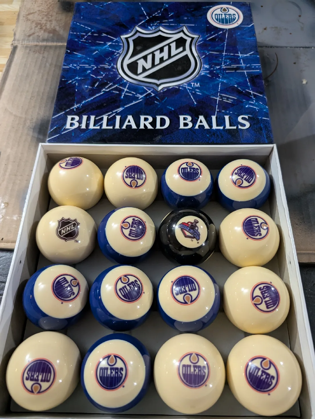 NHL Edmonton Oilers Billiard Ball Set