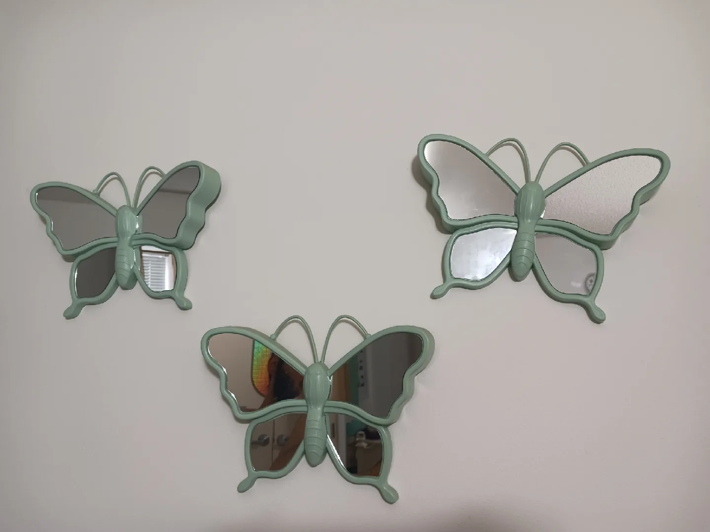 Butterfly Wall Mirror Set (3pc) –Green Accent Mirrors image indicator(6)