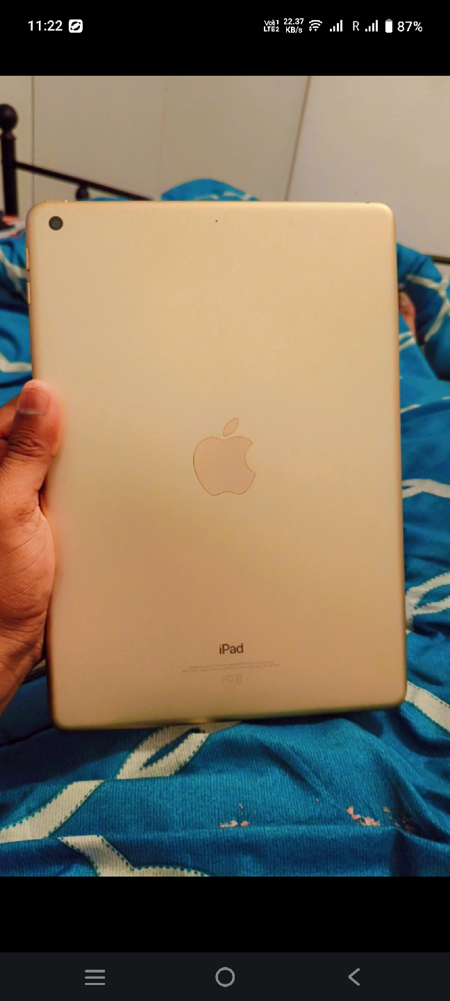 Apple iPad 5th Generation - Gold - photo 2