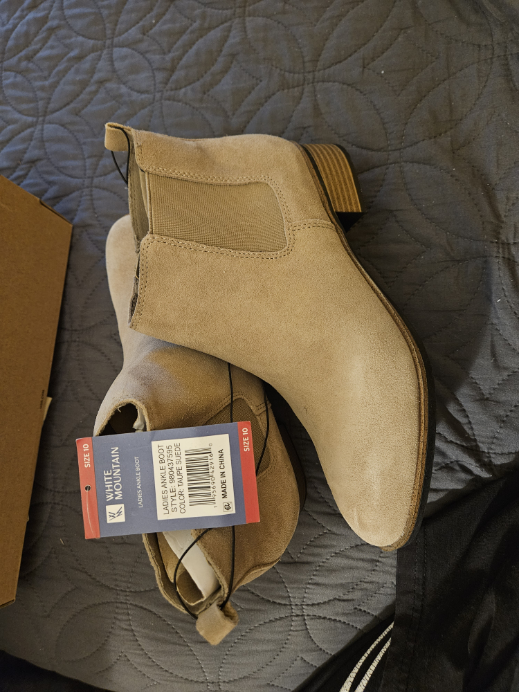 White Mountain Ladies Ankle Boot - Size 10