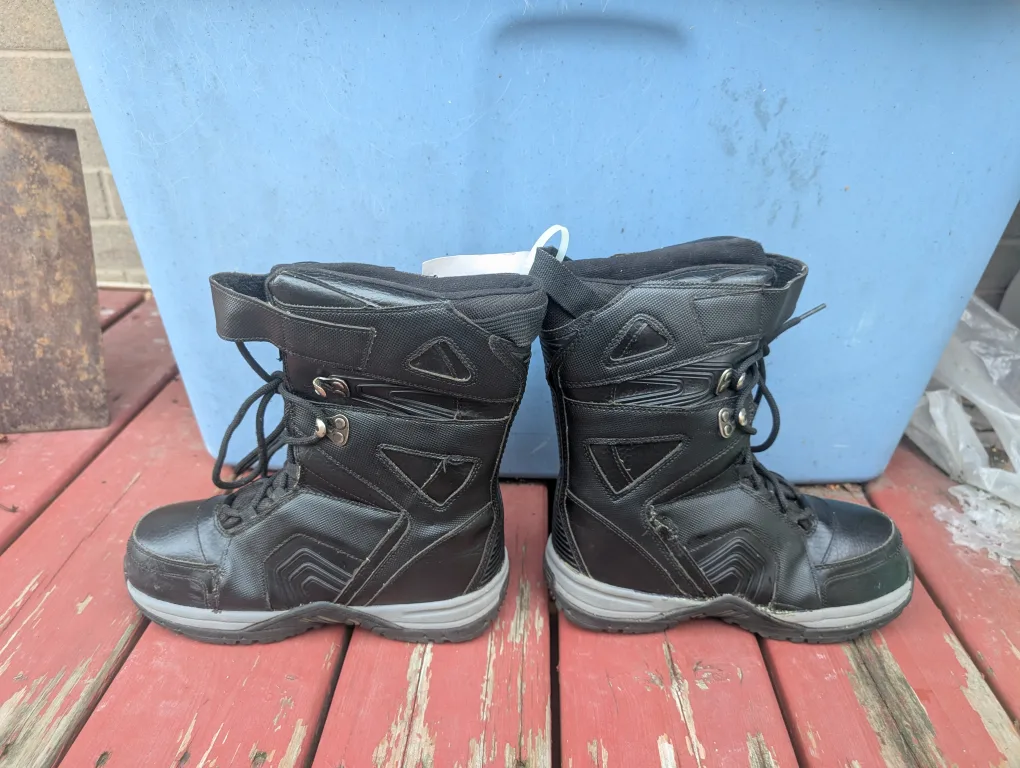 Boys sz 5 winter boots image indicator(4)