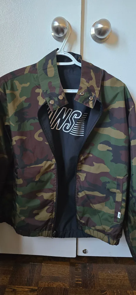 Vans Reversible Camo/Black Jacket image indicator(3)