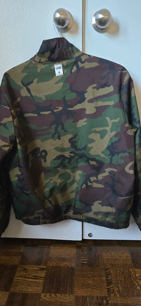 Vans Reversible Camo/Black Jacket image indicator(4)