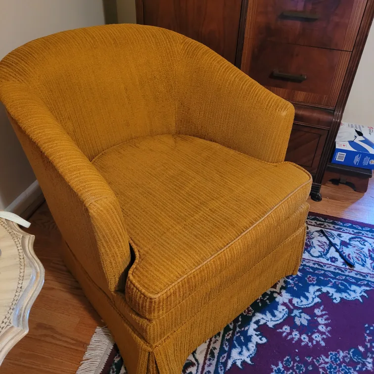 Vintage Gold Barrel Chair image indicator(2)