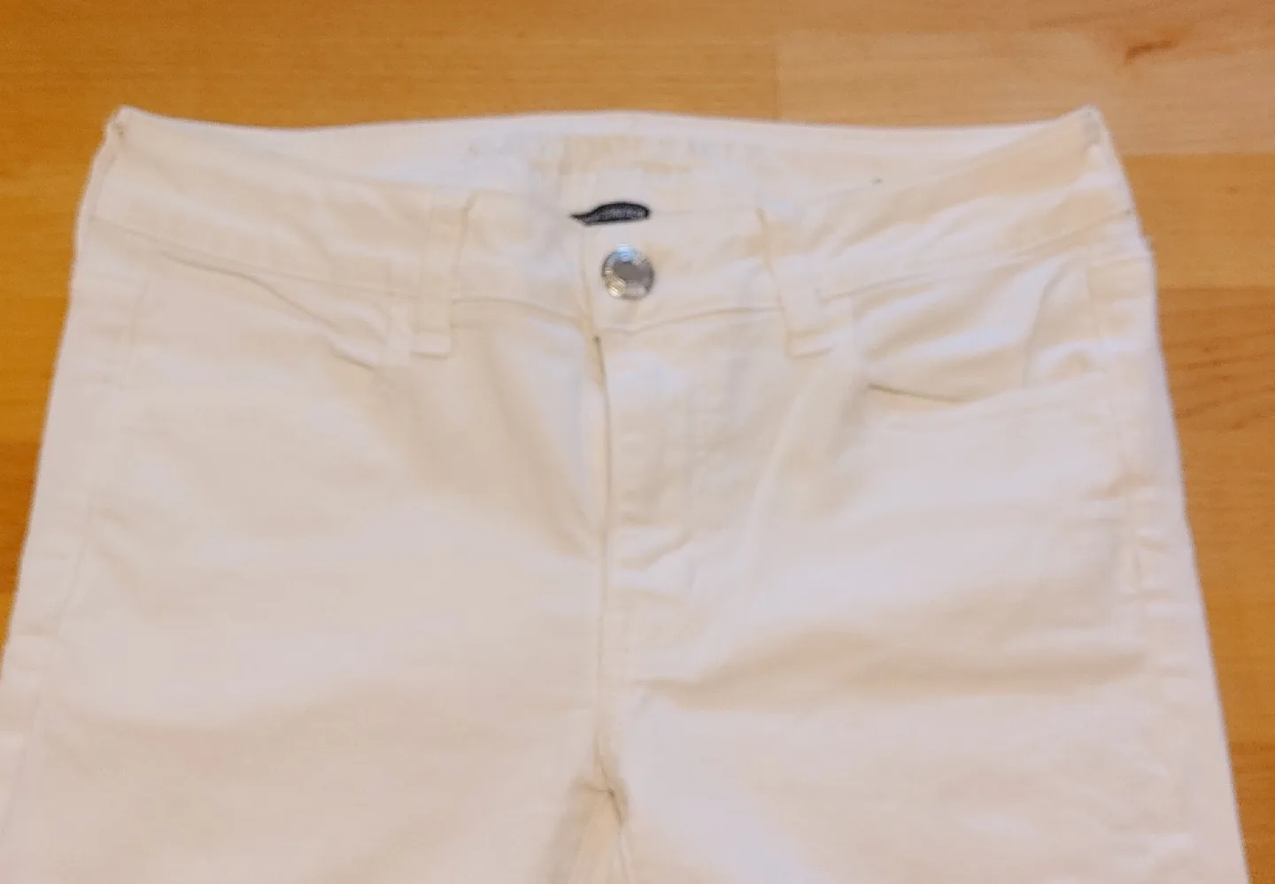 American Eagle White Jeans - Size 4 image indicator(7)
