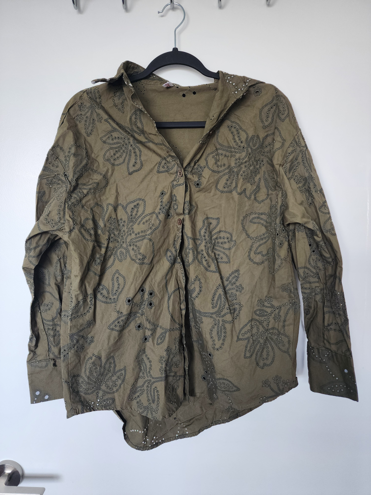 (ALL NEW NEVER WORN) Assorted Women's Button Down Shirts - photo 5