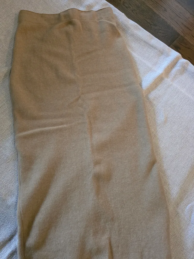 Aritzia Babaton Group Knit Skirt - Size M image indicator(3)