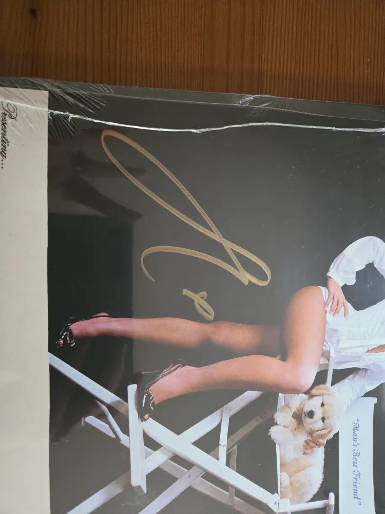 Sabrina Carpenter - Signed Man's Best Friend, Alt cover image indicator(3)