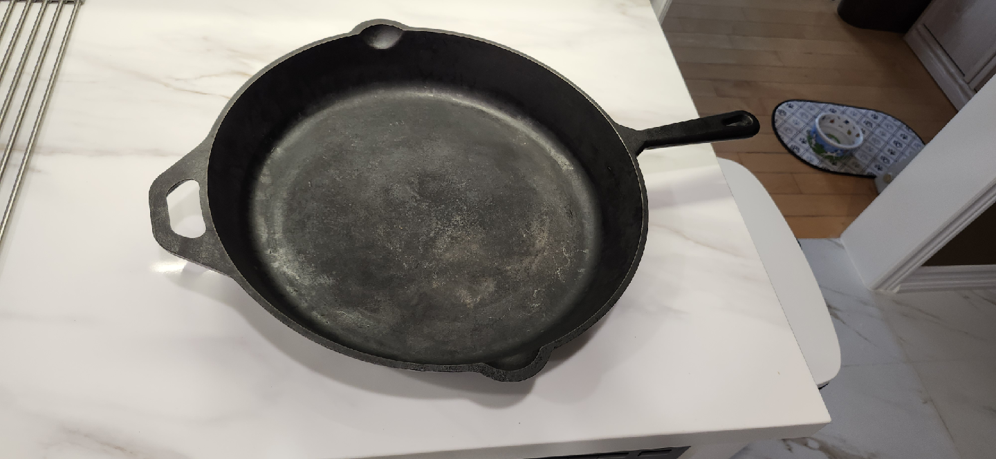 AmazonBasics Cast Iron Skillet