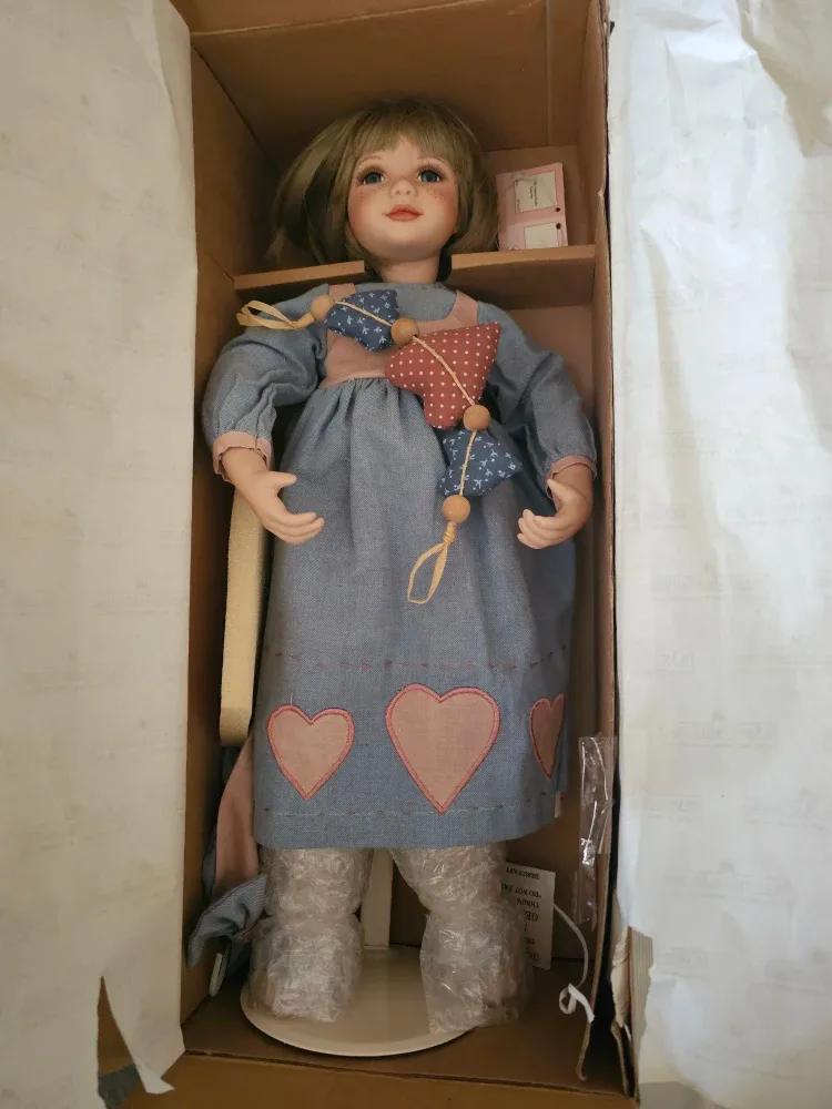 Ashton-Drake Galleries Porcelain Dolls image indicator(10)