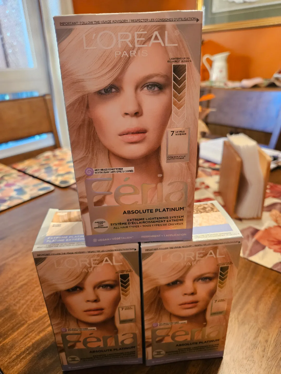 3 for $10 L'Oréal Paris Féria Absolute Platinum Hair Dye image indicator(2)