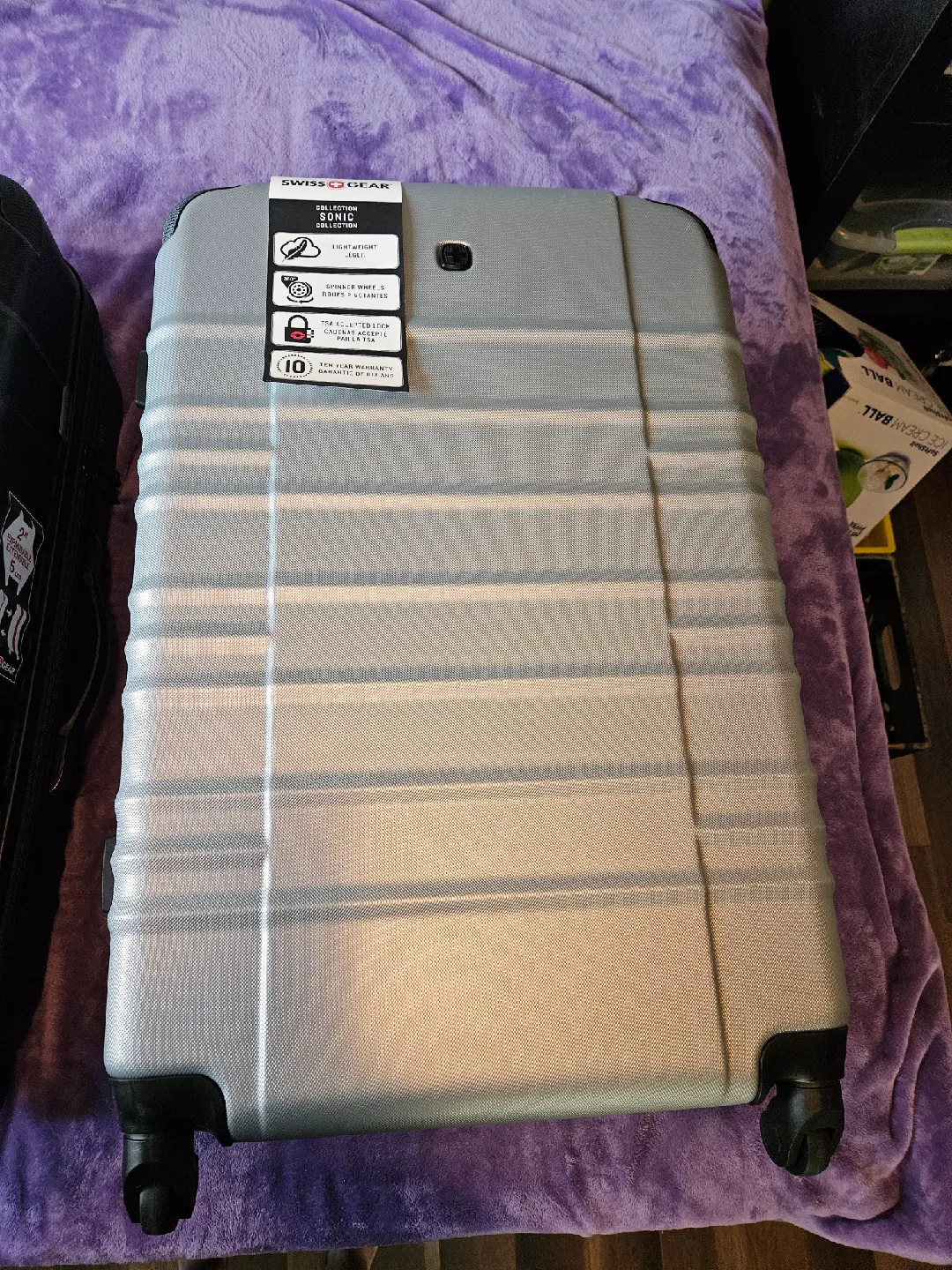 Swiss Gear Sonic Collection Expandable Suitcase image indicator(2)