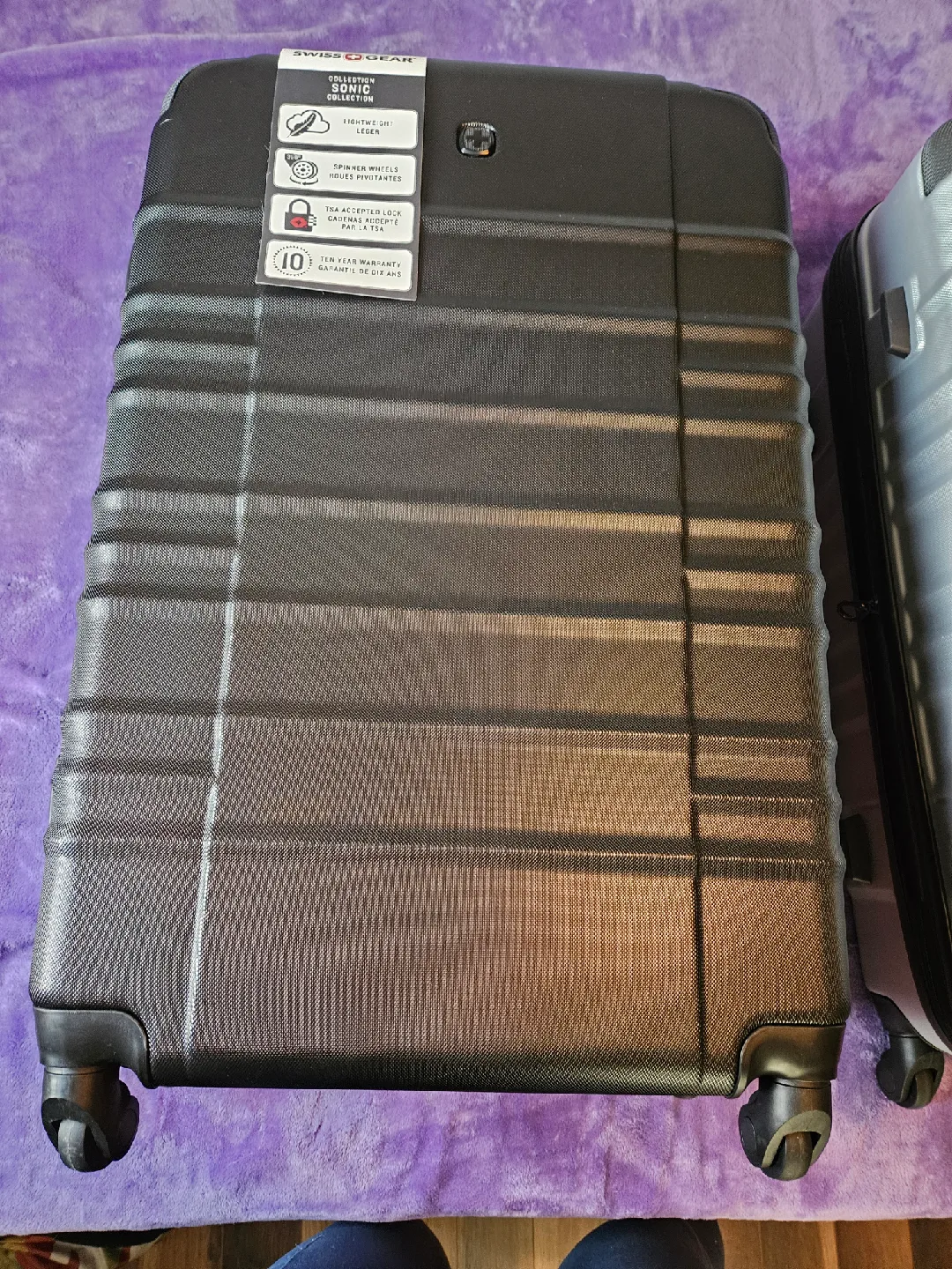 Swiss Gear Sonic Collection Expandable Suitcase image indicator(3)